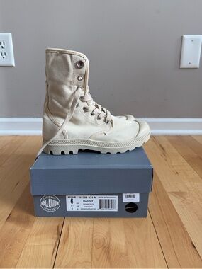 Palladium Baggy High-Top Canvas Boot in Cream